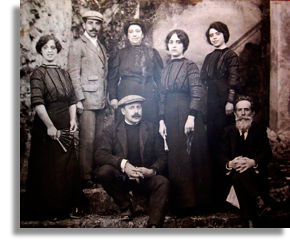Daniel Zuloaga Boneta en famille avec Ignacio Zuloaga Zabaleta.
